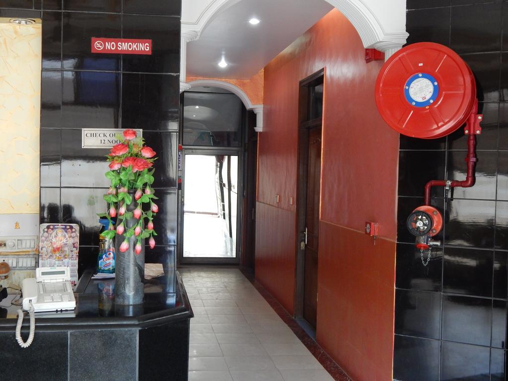 Airport Hotel Paradise International New Delhi Exterior photo